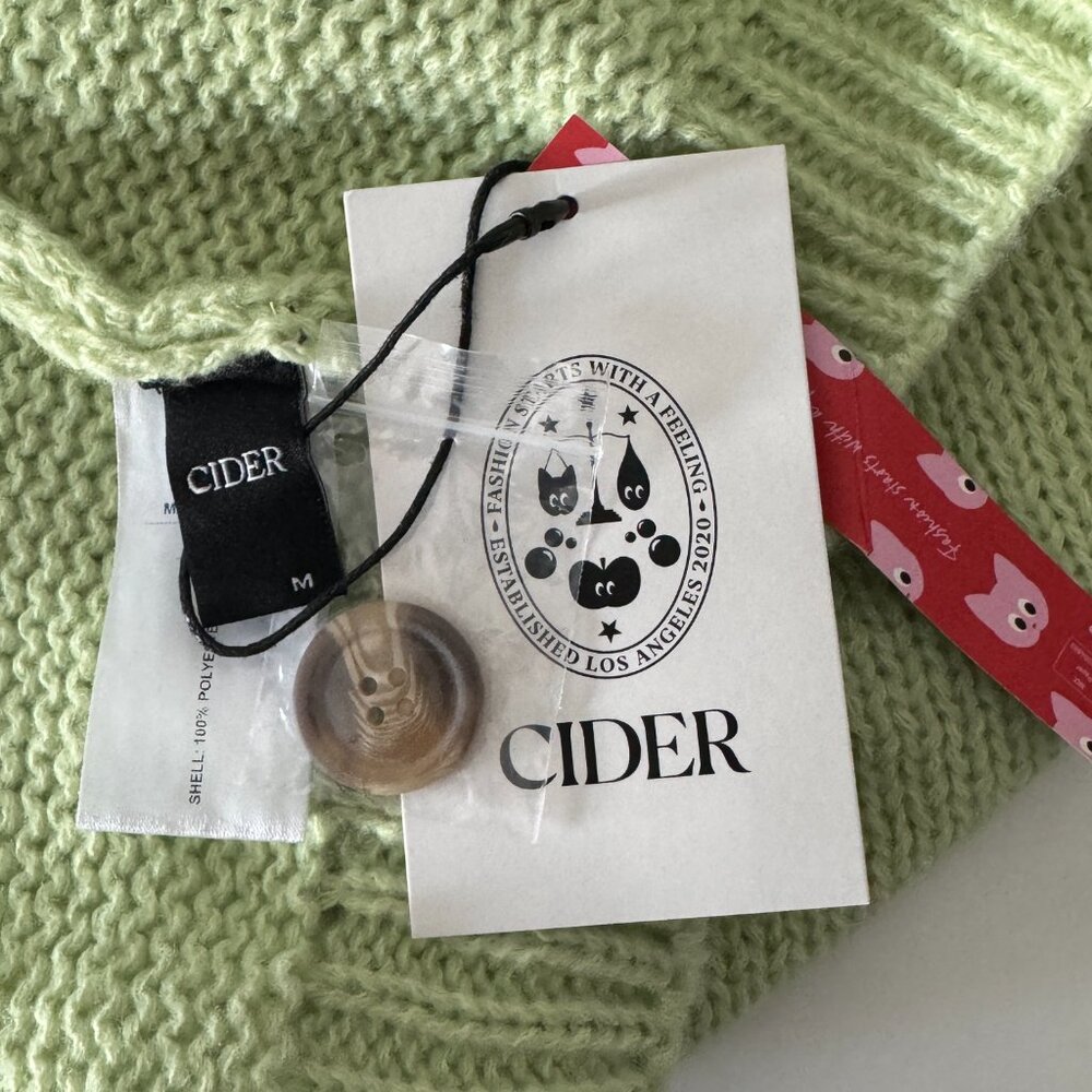 Cider Knit V-neck Button Flower Cardigan NWT, Size M - Picture 14 of 17